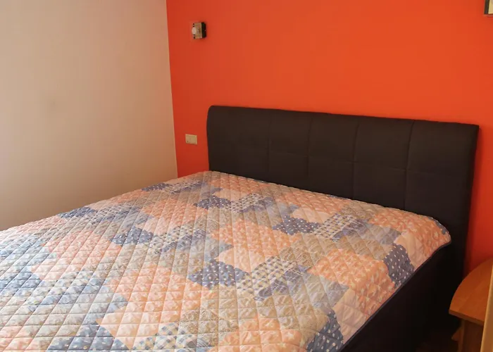 Modernisierte Wohnung, Zentral Gelegen In Historischer Altstadt