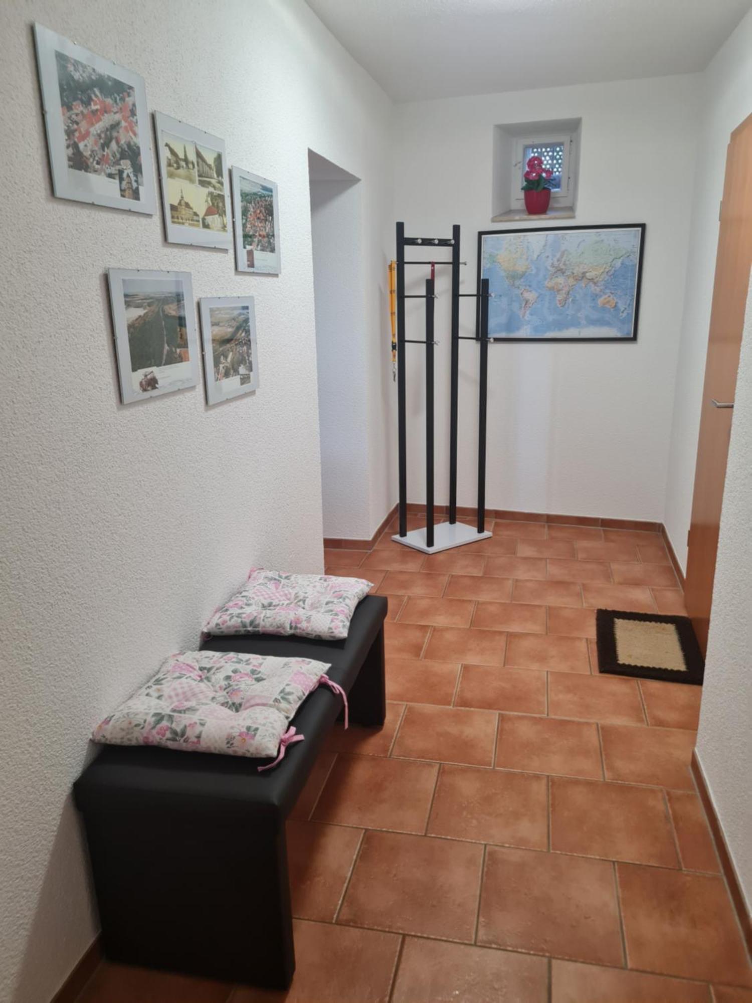 Modernisierte Wohnung, Zentral Gelegen In Historischer Altstadt *