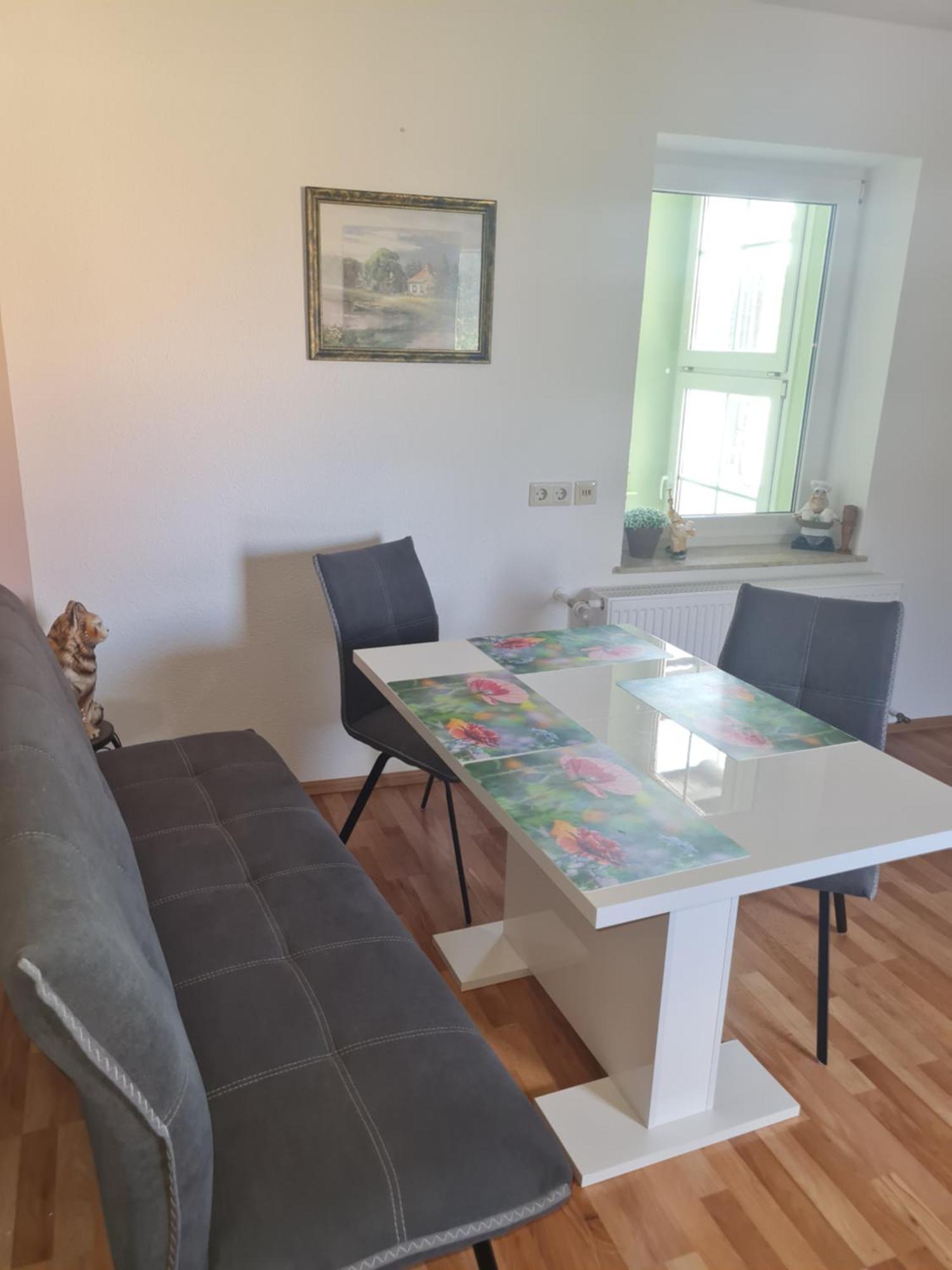 Modernisierte Wohnung, Zentral Gelegen In Historischer Altstadt *